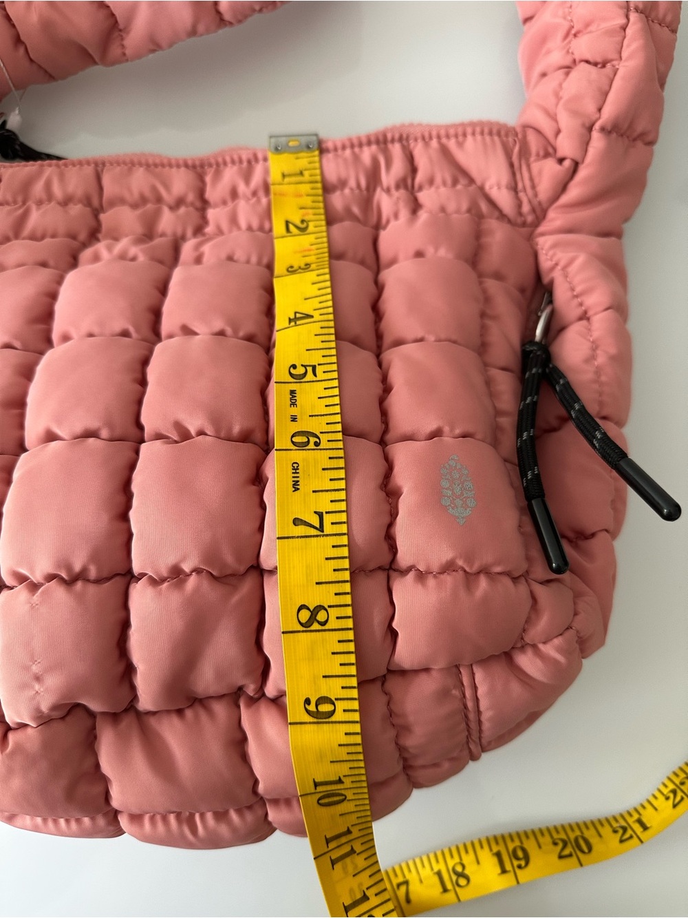 Free People Movement Carryall pink quilted bag. New, without tag. - Picture 14 of 15